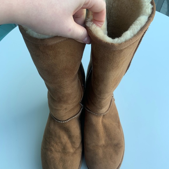 Ugg’s - Tan - W10 - Picture 3 of 5